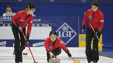 他相信只有 他相信只有